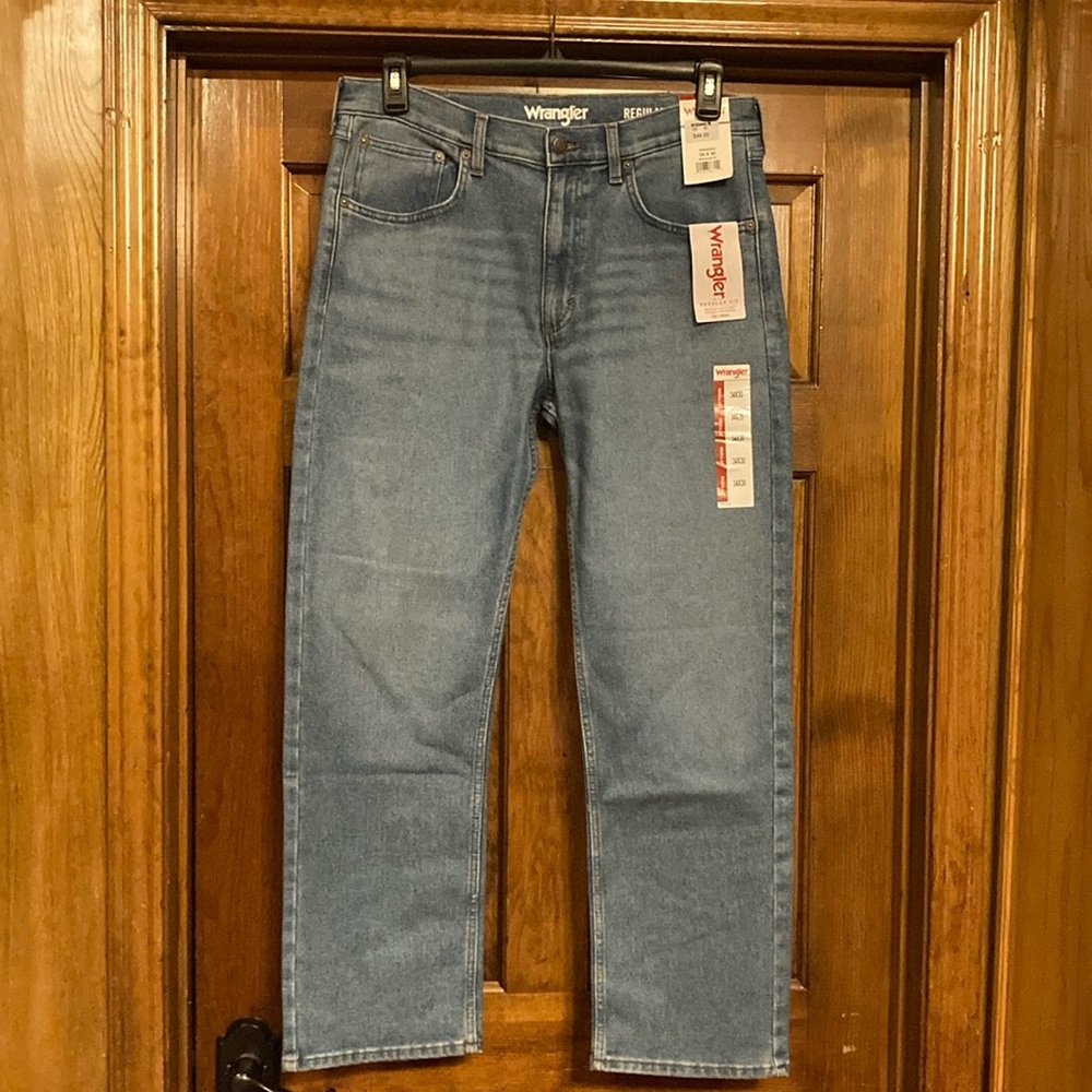 Wrangler NWT Men’s 34x30 Regular Fit “Free to Stretch” Jeans